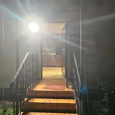 Ruhige Gartenwohnung 凯奇