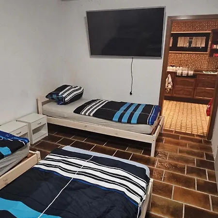 Ruhige Gartenwohnung * 凯奇